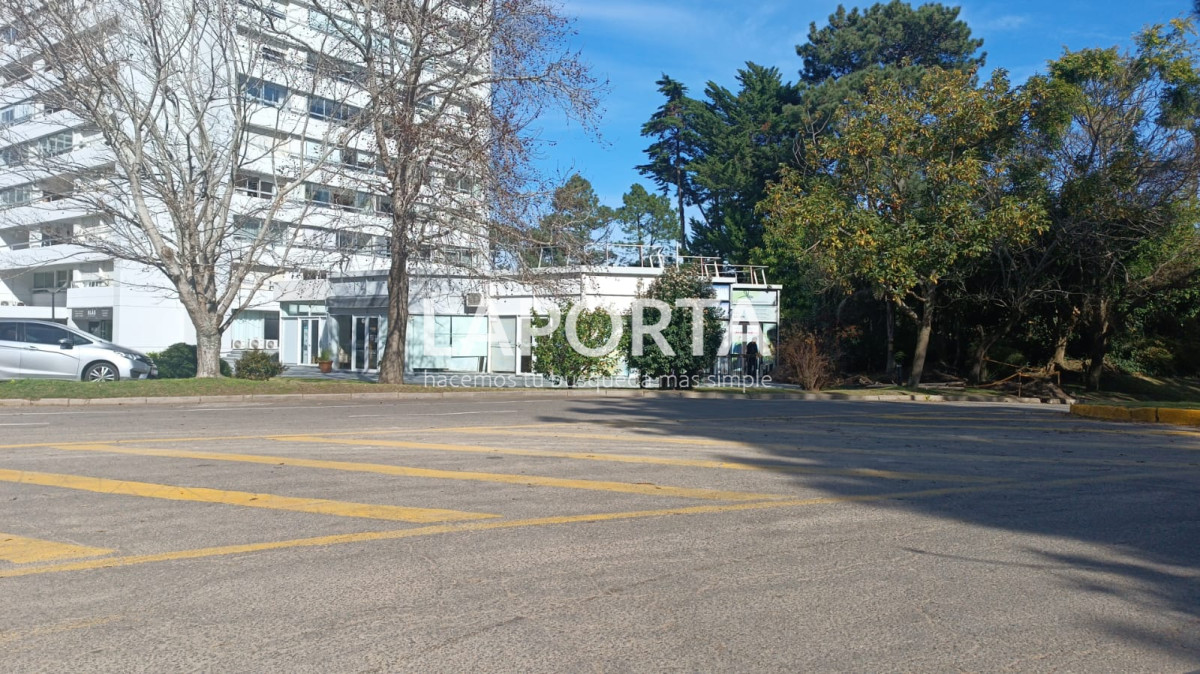 Local Comercial ID.1055/Venta-o-alquiler-de-local-comercial-en-Roosevelt-en-Punta-del-Este - Venta o alquiler de local comercial en Roosevelt en Punta del Este