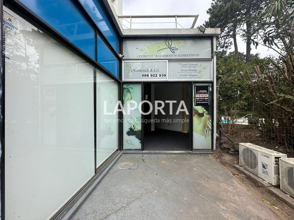 Local Comercial ID.1055/Venta-o-alquiler-de-local-comercial-en-Roosevelt-en-Punta-del-Este - Venta o alquiler de local comercial en Roosevelt en Punta del Este