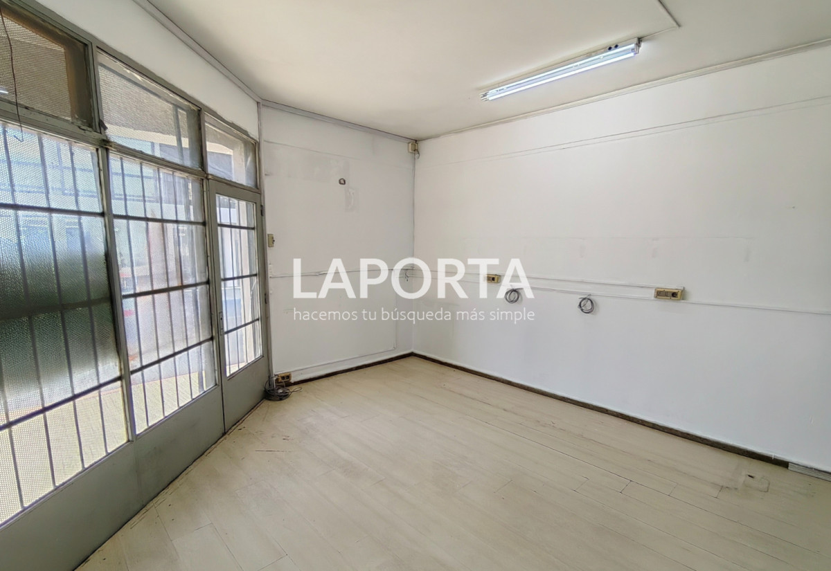 Local Comercial ID.1525 - Local en alquiler en esquina, con visibilidad en el centro de Salto.