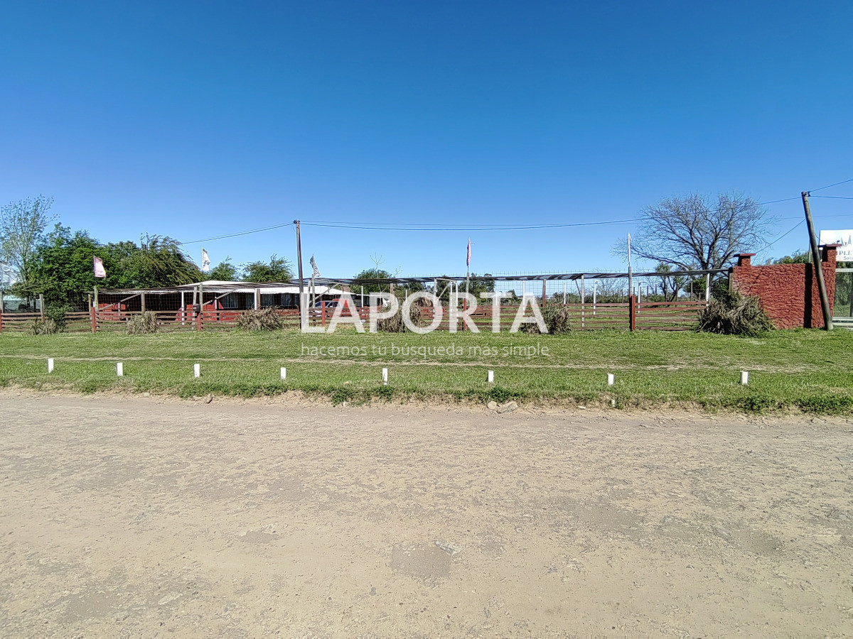 Local Comercial ID.1323/Salón-de-fiestas-y-eventos-con-amplio-terreno-en-Salto - Salón de fiestas y eventos con amplio terreno en Salto