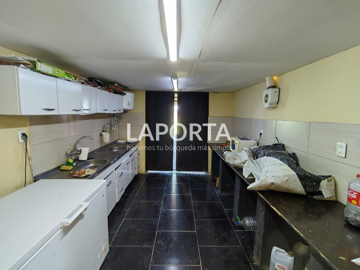 Local Comercial ID.1323/Salón-de-fiestas-y-eventos-con-amplio-terreno-en-Salto - Salón de fiestas y eventos con amplio terreno en Salto