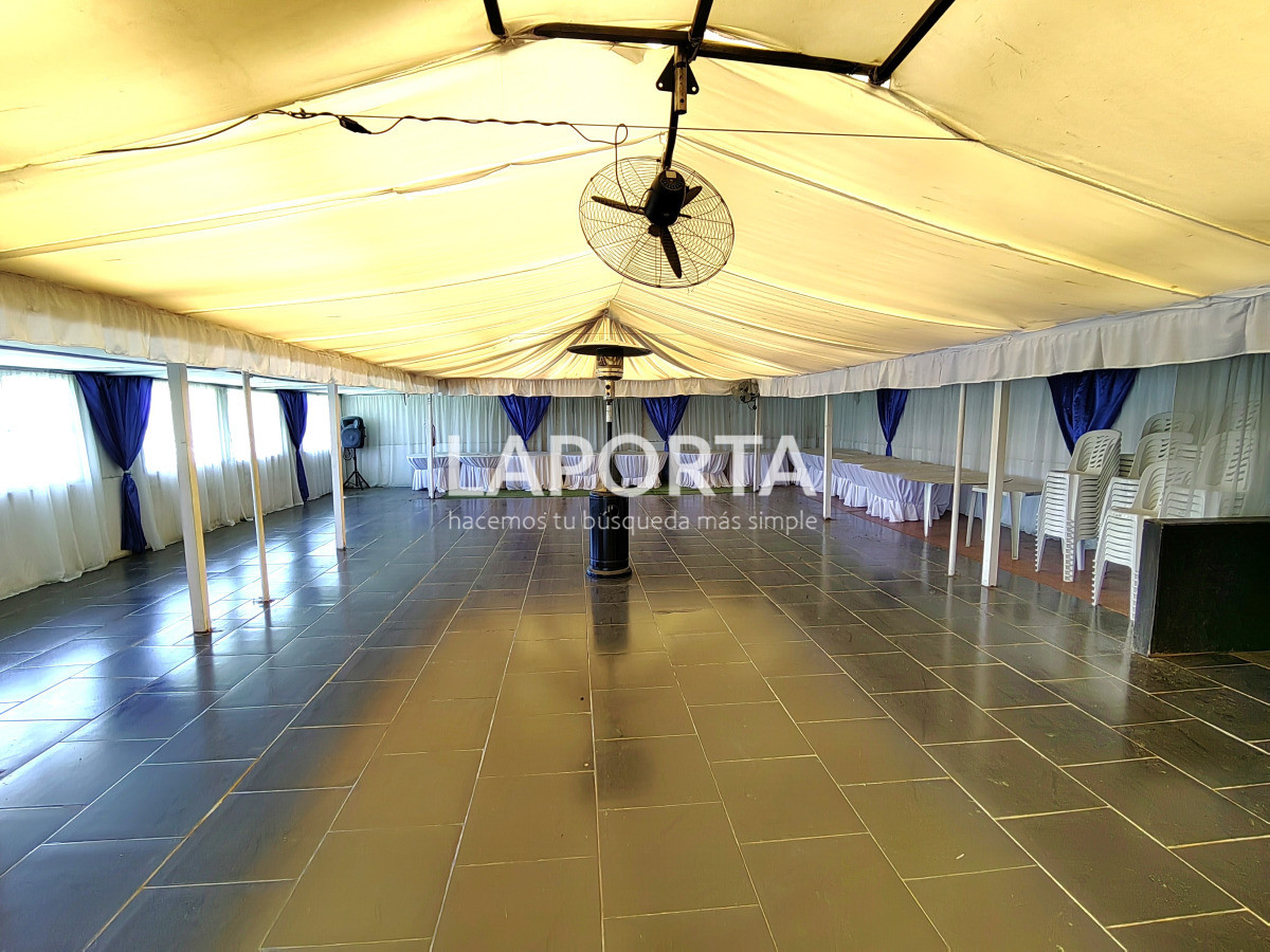 Local Comercial ID.1323/Salón-de-fiestas-y-eventos-con-amplio-terreno-en-Salto - Salón de fiestas y eventos con amplio terreno en Salto
