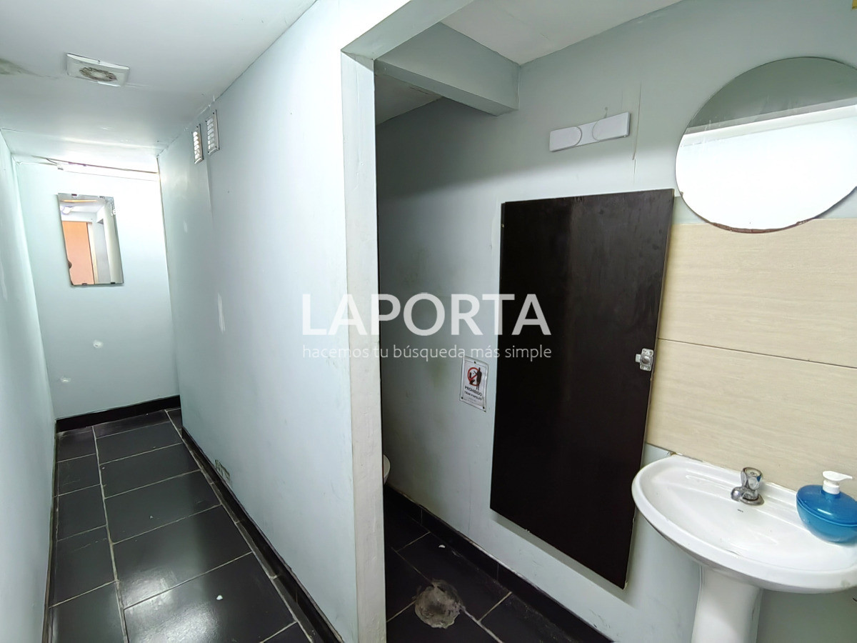 Local Comercial ID.1323/Salón-de-fiestas-y-eventos-con-amplio-terreno-en-Salto - Salón de fiestas y eventos con amplio terreno en Salto
