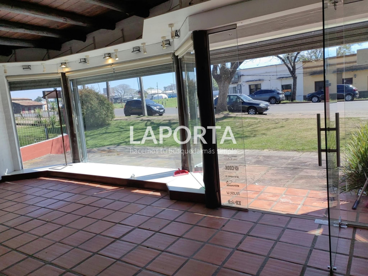 Local Comercial ID.2195/Local-comercial-a-metros-del-Salto-Shopping-y-Terminal - Local comercial a metros del Salto Shopping y Terminal