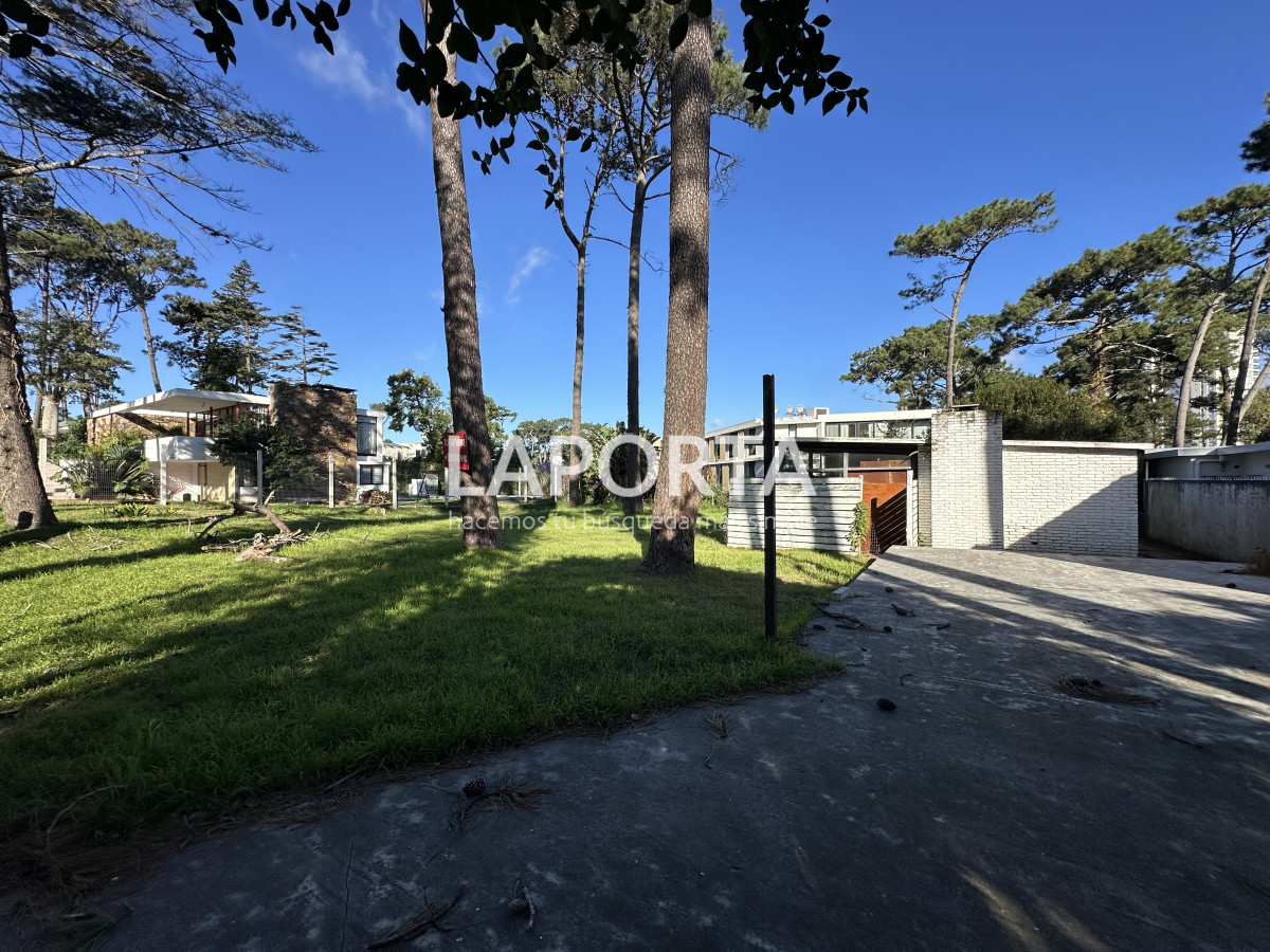 Terreno ID.952/Terreno-en-Venta-en-Punta-del-Este-zona-La-Mansa-parada-18 - Terreno en Venta en Punta del Este zona La Mansa parada 18