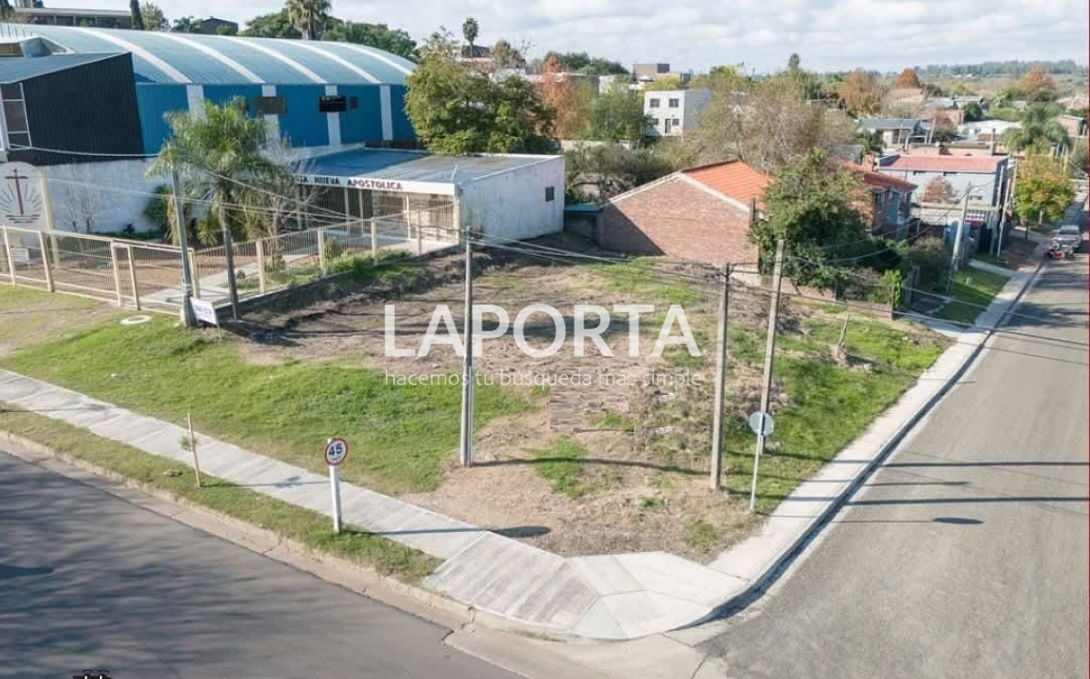 Terreno ID.2010/Excelente-Terreno-en-esquina-a-pocas-cuadras-del-Shopping - Excelente Terreno en esquina a pocas cuadras del Shopping