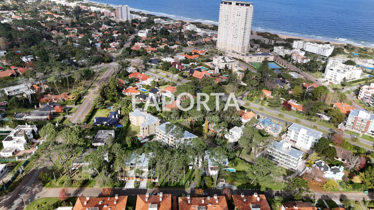 Terreno ID.952/Terreno-en-Venta-en-Punta-del-Este-zona-La-Mansa-parada-18 - Terreno en Venta en Punta del Este zona La Mansa parada 18