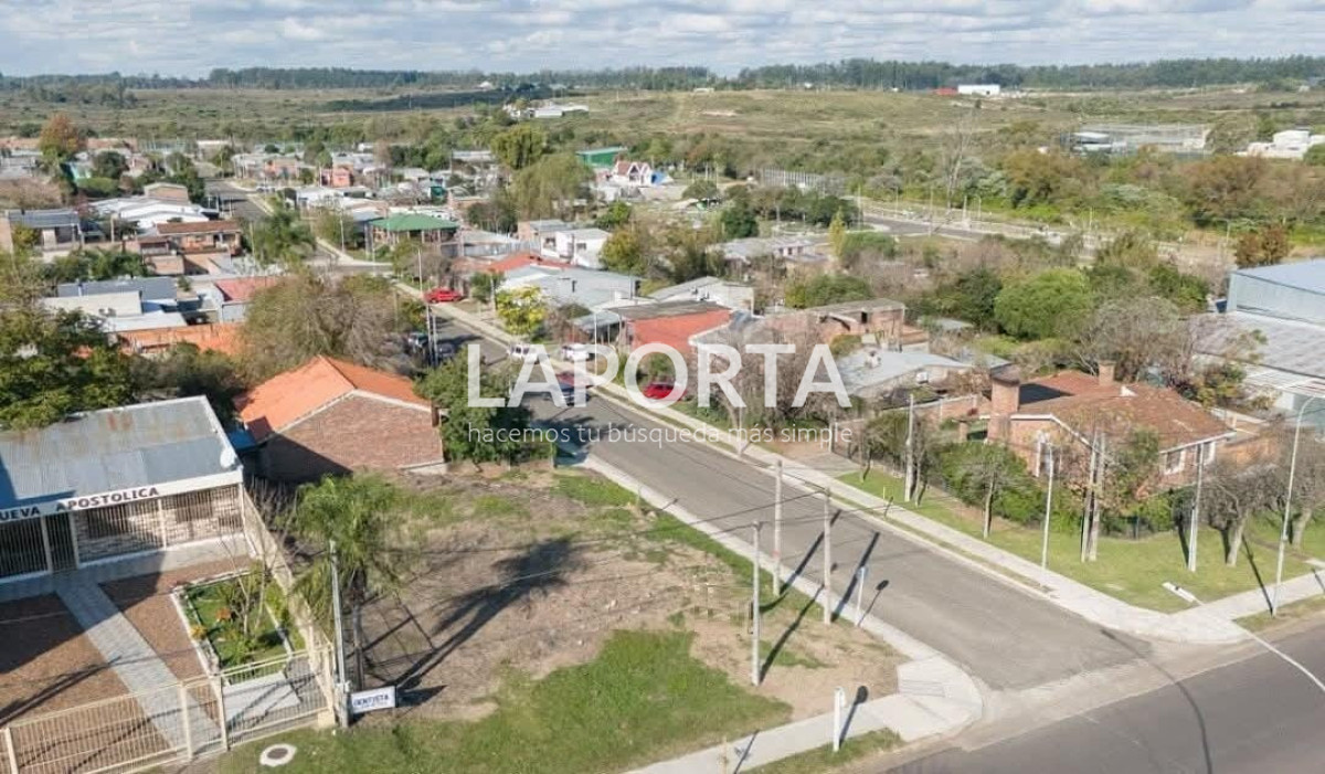 Terreno ID.2010/Excelente-Terreno-en-esquina-a-pocas-cuadras-del-Shopping - Excelente Terreno en esquina a pocas cuadras del Shopping