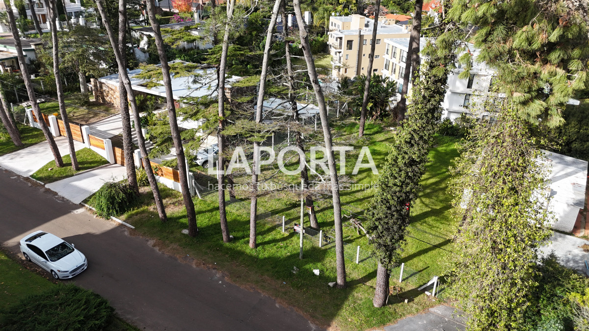 Terreno ID.952/Terreno-en-Venta-en-Punta-del-Este-zona-La-Mansa-parada-18 - Terreno en Venta en Punta del Este zona La Mansa parada 18