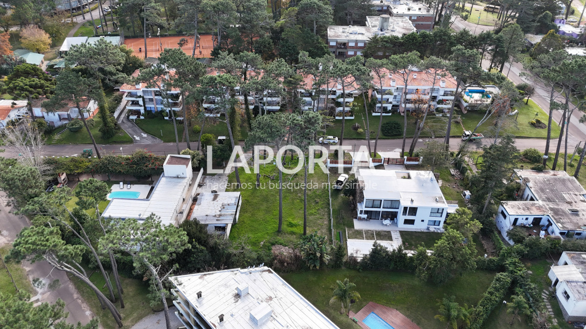 Terreno ID.952/Terreno-en-Venta-en-Punta-del-Este-zona-La-Mansa-parada-18 - Terreno en Venta en Punta del Este zona La Mansa parada 18