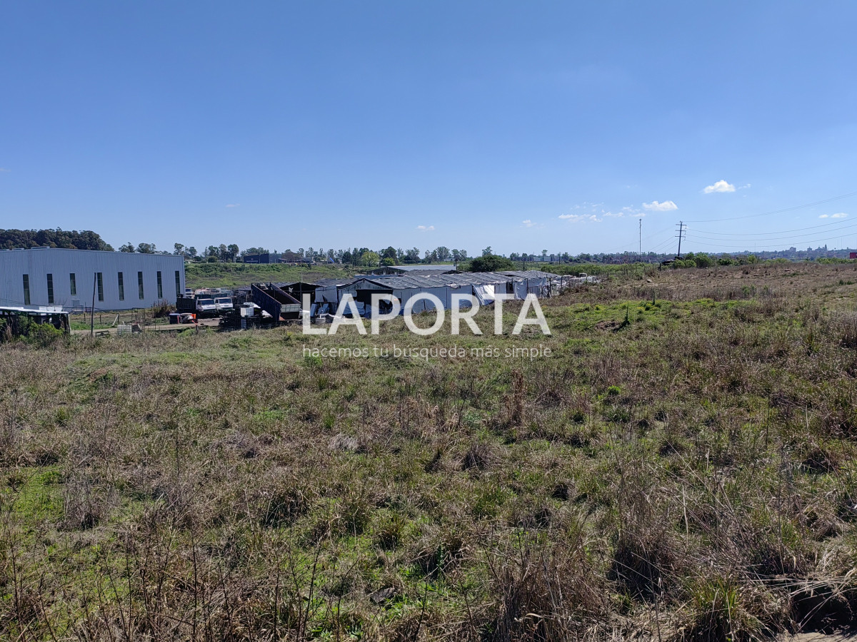 Terreno ID.589/Terreno-de-1-Hectárea-en-Ubicación-Privilegiada-sobre-By-Pass - Terreno de 1 Hectárea en Ubicación Privilegiada sobre By Pass