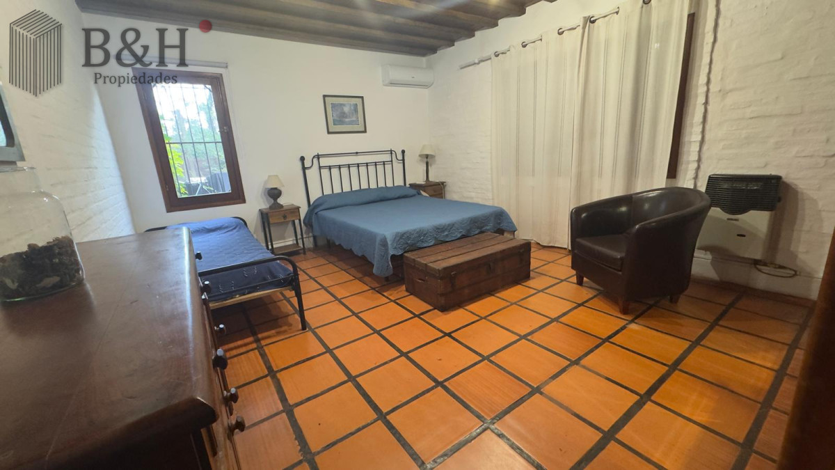 Casa ID.7604 - ALQUILER CASA 4 DORMITORIOS ANUAL CON COCHERA