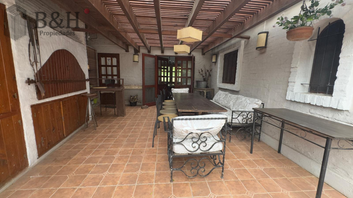 Casa ID.7604 - ALQUILER CASA 4 DORMITORIOS ANUAL CON COCHERA