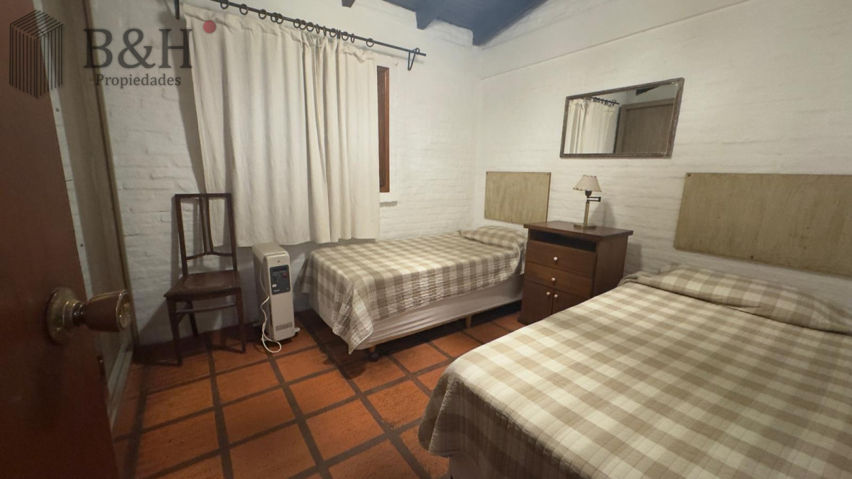 Casa ID.7604 - ALQUILER CASA 4 DORMITORIOS ANUAL CON COCHERA