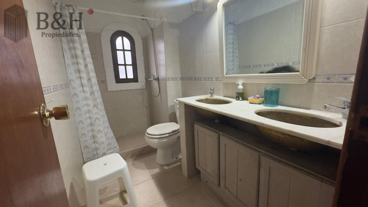 Casa ID.7604 - ALQUILER CASA 4 DORMITORIOS ANUAL CON COCHERA