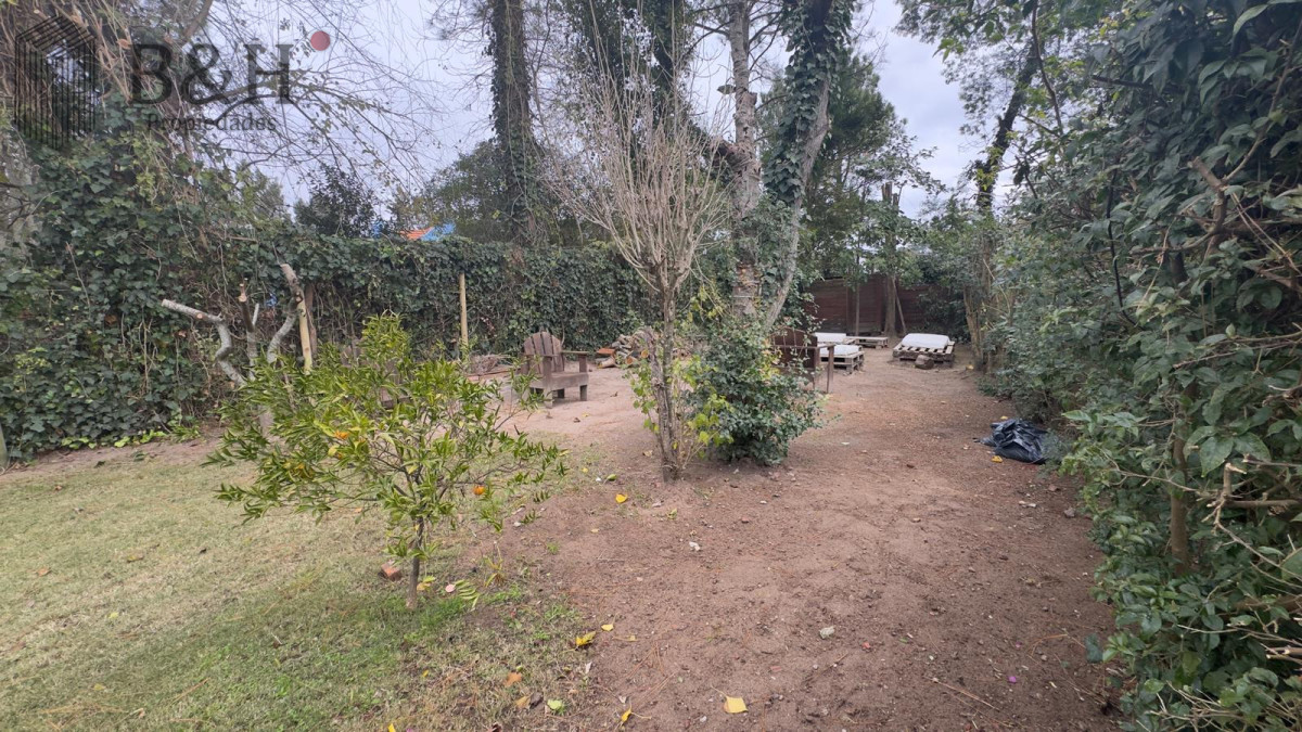 Casa ID.7604 - ALQUILER CASA 4 DORMITORIOS ANUAL CON COCHERA