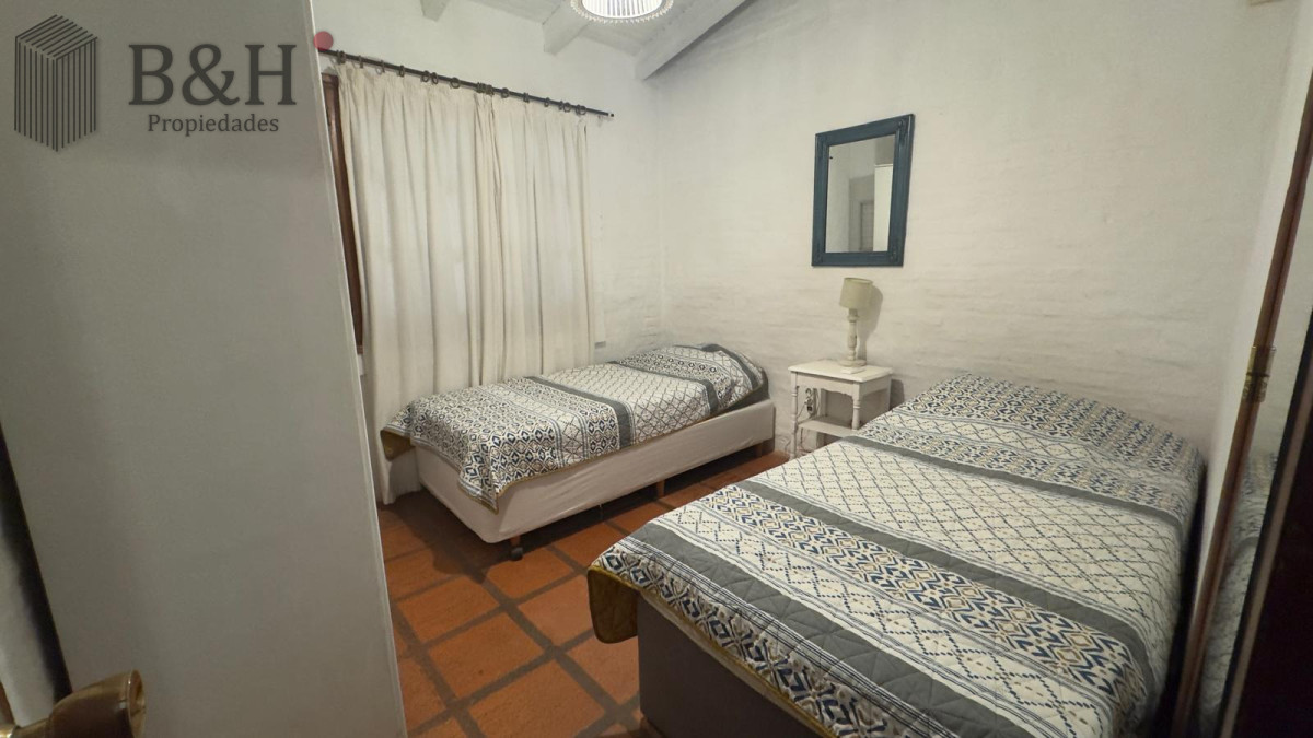 Casa ID.7604 - ALQUILER CASA 4 DORMITORIOS ANUAL CON COCHERA