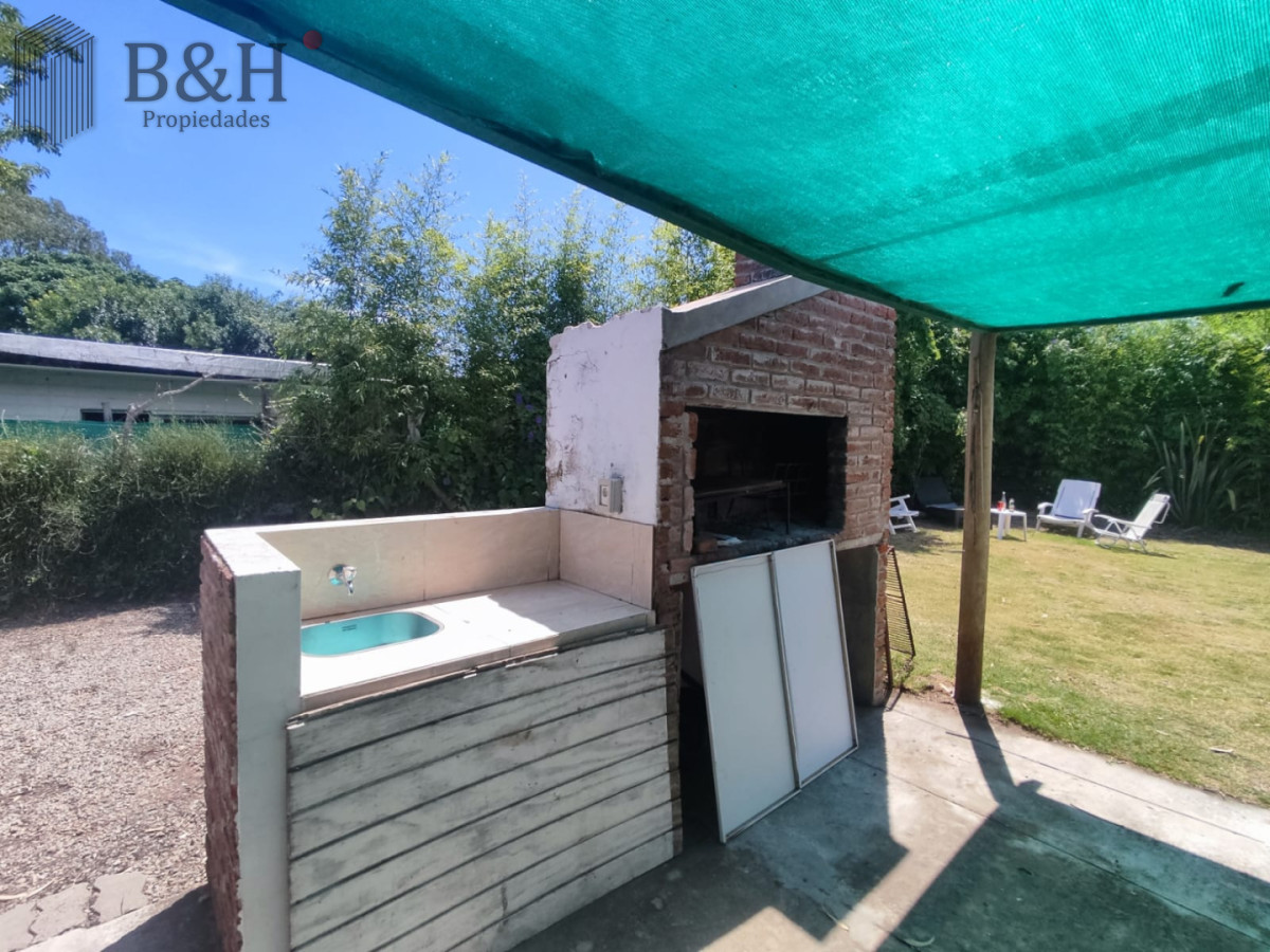 Casa ID.6533 - VENDO CASA, 3 DORMITORIOS, 2 BAÑOS, ENORME PATIO CON PARRILLERO, EL TESORO, LA BARRA.