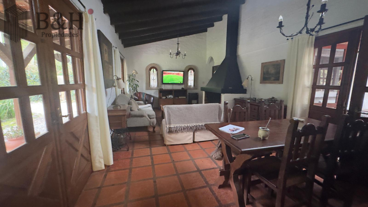 Casa ID.7604 - ALQUILER CASA 4 DORMITORIOS ANUAL CON COCHERA