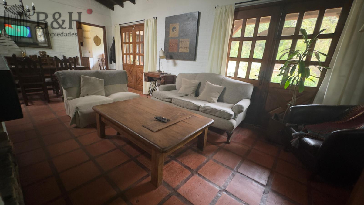 Casa ID.7604 - ALQUILER CASA 4 DORMITORIOS ANUAL CON COCHERA