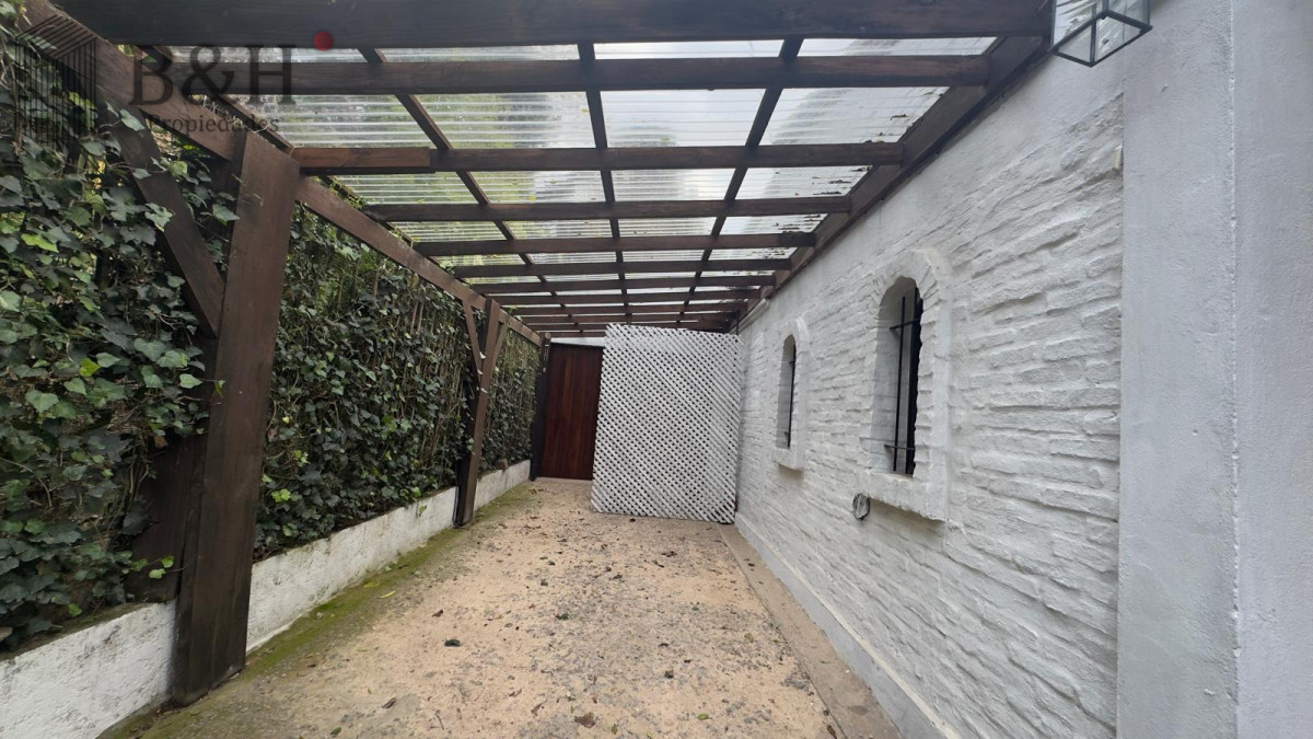 Casa ID.7604 - ALQUILER CASA 4 DORMITORIOS ANUAL CON COCHERA