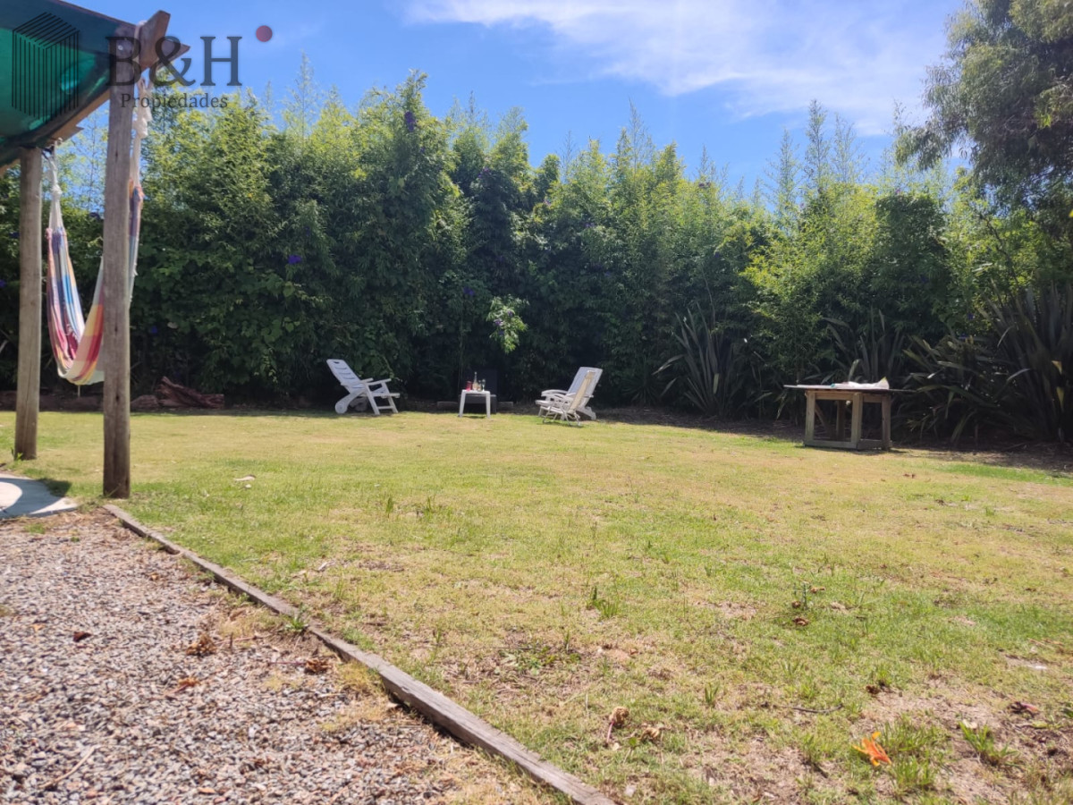 Casa ID.6533 - VENDO CASA, 3 DORMITORIOS, 2 BAÑOS, ENORME PATIO CON PARRILLERO, EL TESORO, LA BARRA.