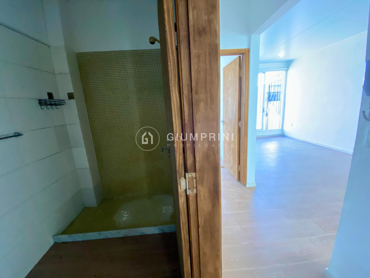 Apartamento ID.1088 - Alquiler apto tipo casa 2 dormitorios - Patio - Malvín Norte - La cruz