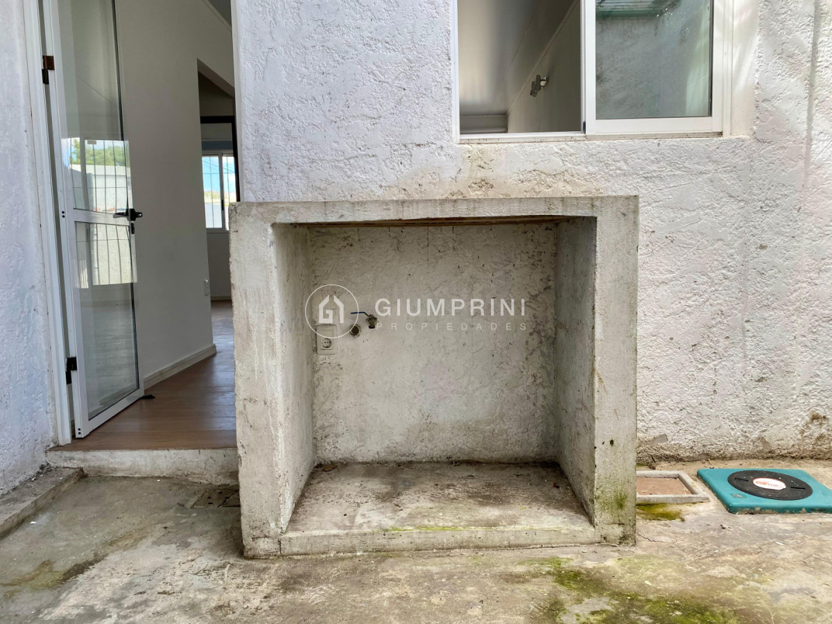 Apartamento ID.1088 - Alquiler apto tipo casa 2 dormitorios - Patio - Malvín Norte - La cruz