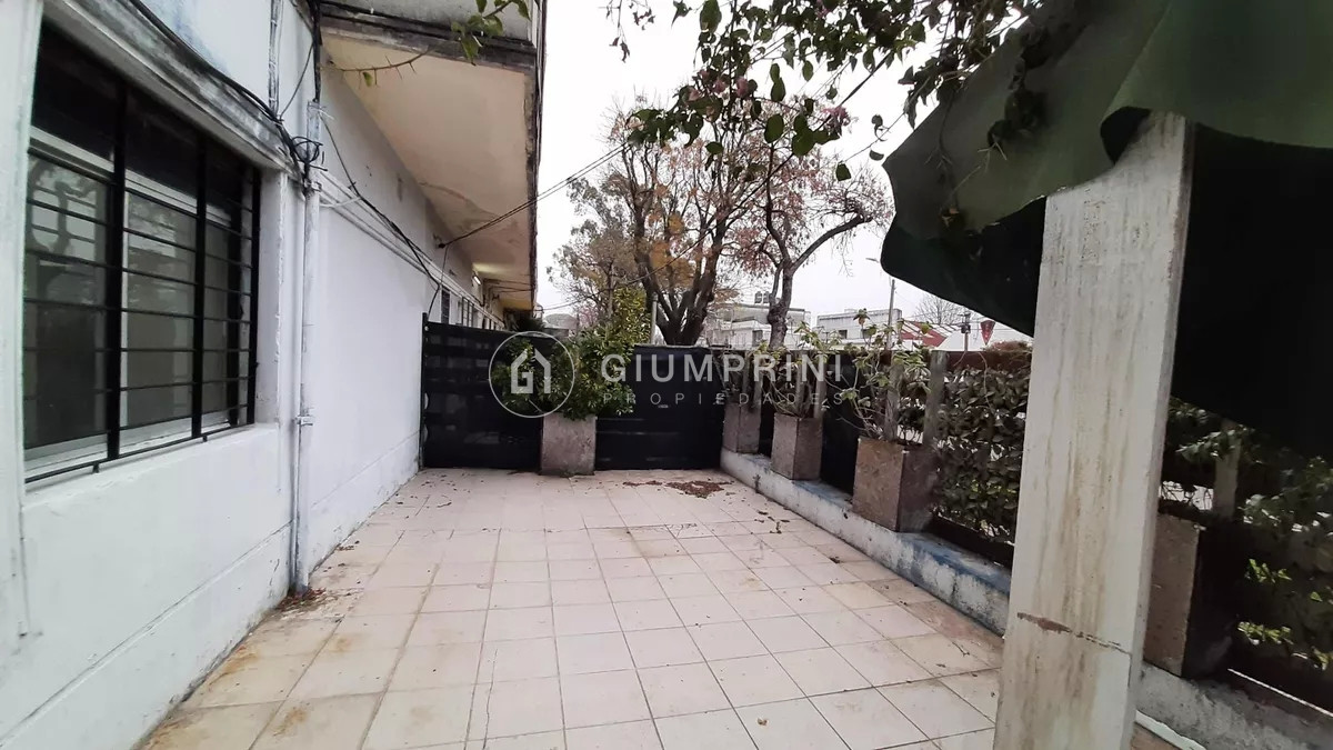 Apartamento ID.221 - Alquiler monoambiente Parque Batlle con patio