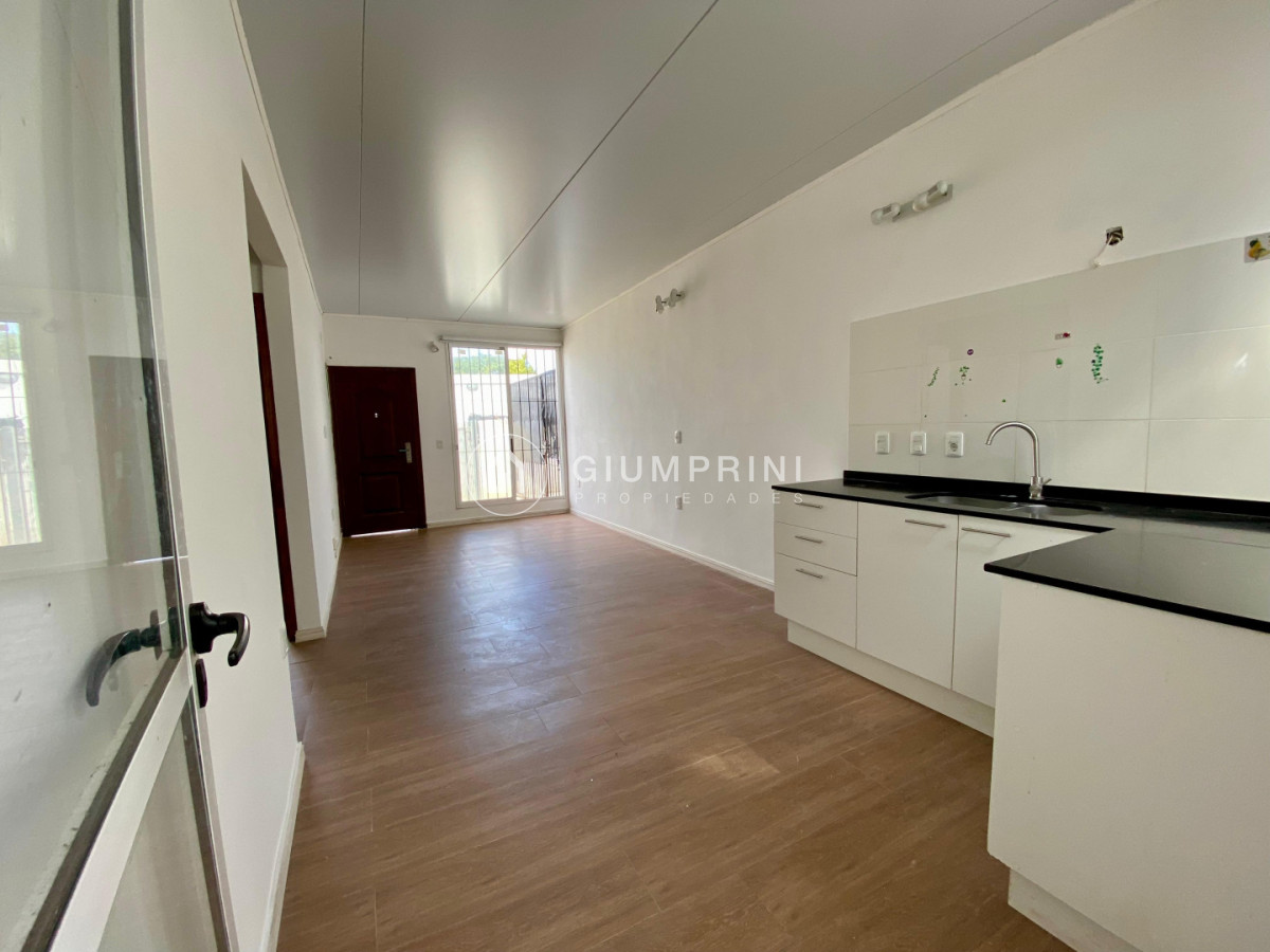 Apartamento ID.1088 - Alquiler apto tipo casa 2 dormitorios - Patio - Malvín Norte - La cruz