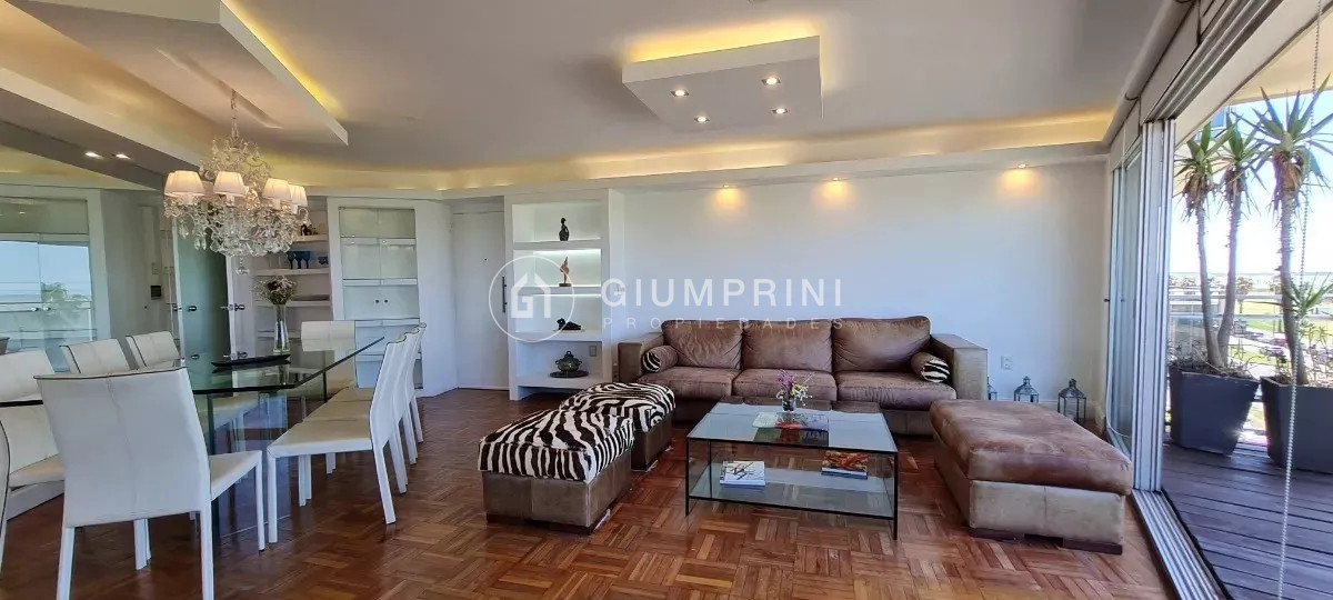 Apartamento ID.456 - Alquiler apartamento 3 dormitorios - Punta Carretas - terraza - cochera Ref456