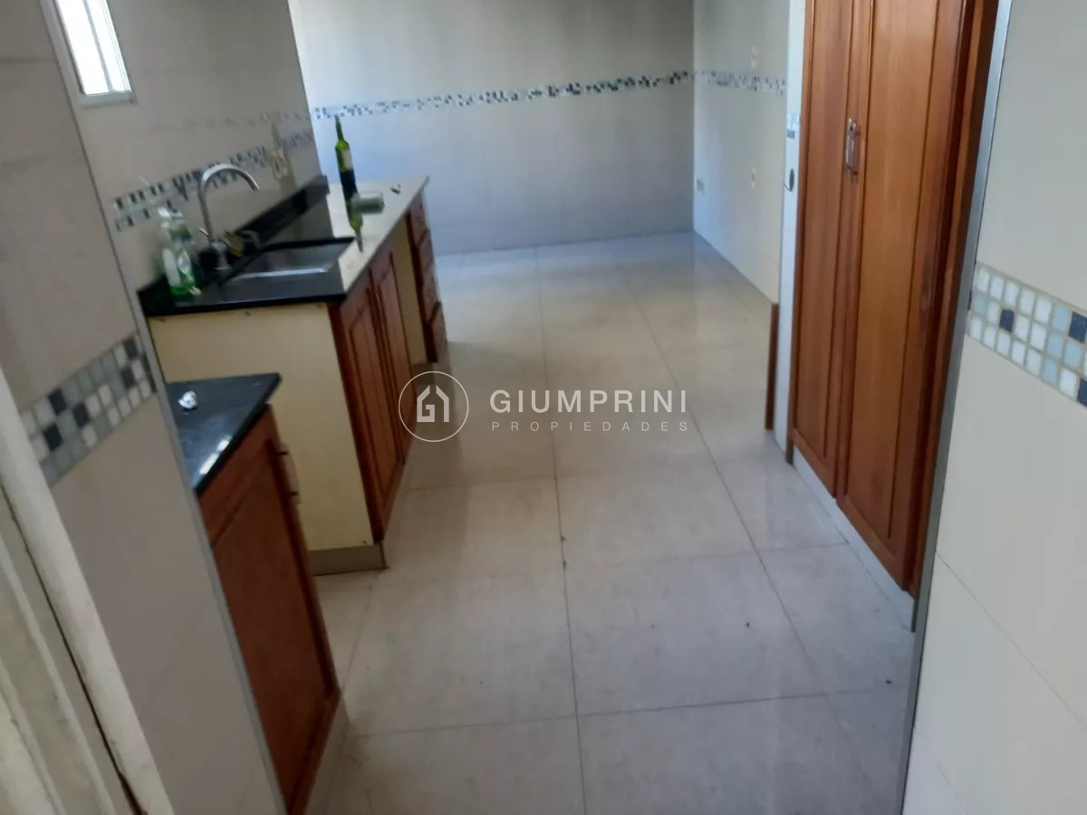 Casa ID.291 - Alquiler casa en planta alta 3 dormitorios 2 baños y balcón