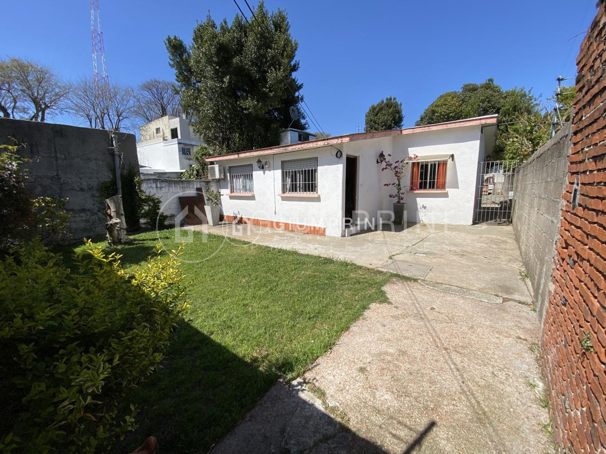 Casa ID.1 - Casa En Venta 3 Dormitorios Brazo Oriental Ref320