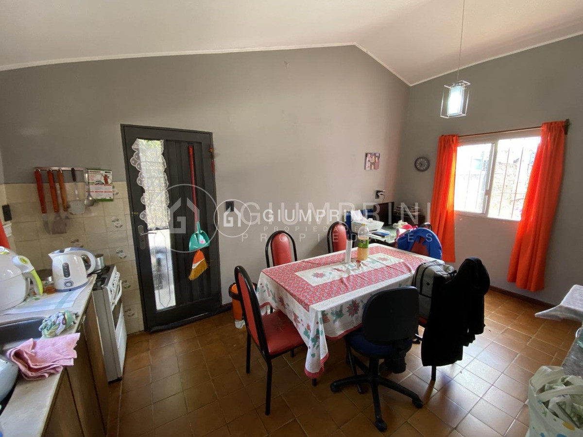 Casa ID.1 - Casa En Venta 3 Dormitorios Brazo Oriental Ref320