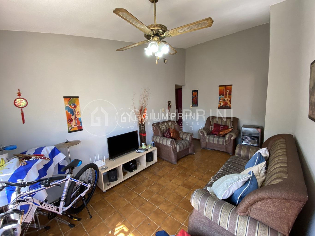 Casa ID.1 - Casa En Venta 3 Dormitorios Brazo Oriental Ref320