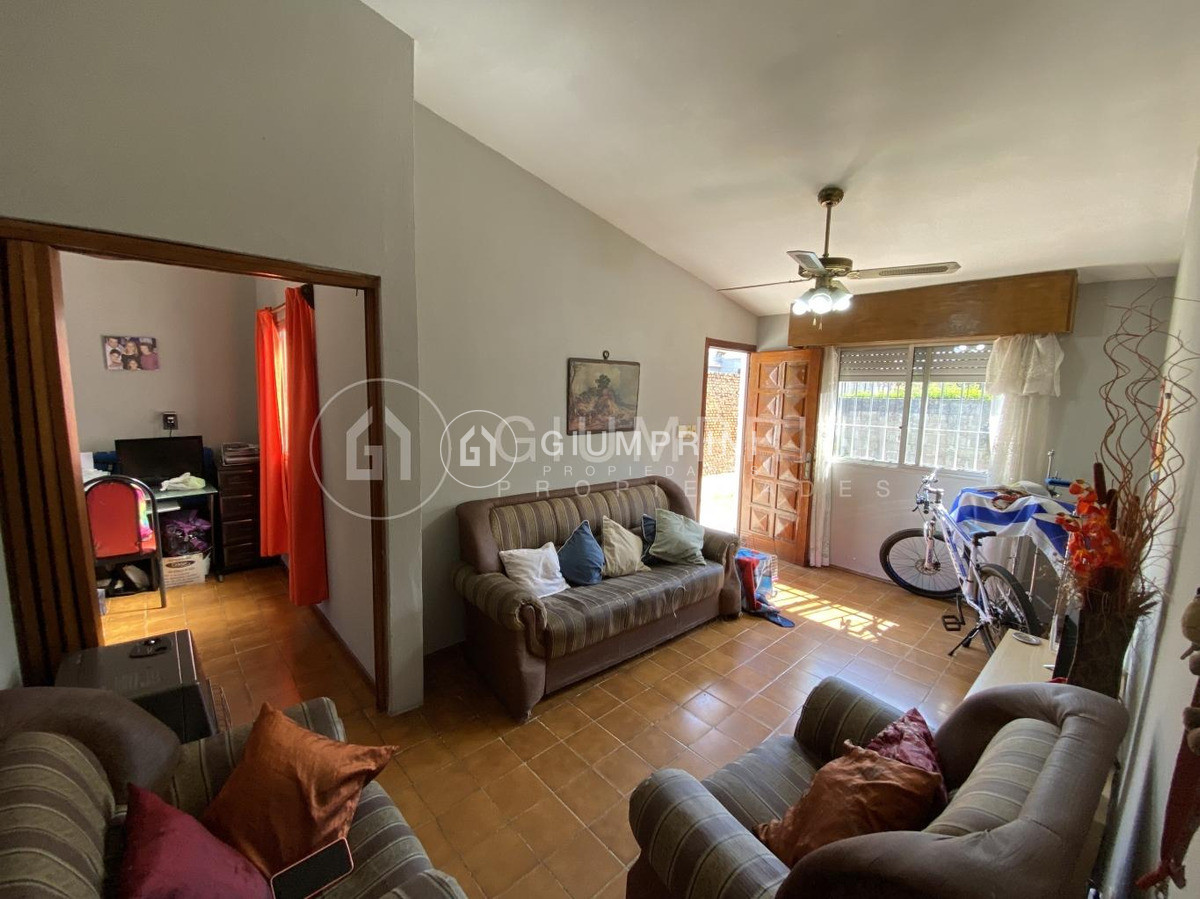Casa ID.1 - Casa En Venta 3 Dormitorios Brazo Oriental Ref320