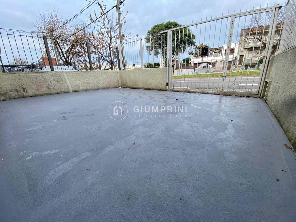 Casa ID.703 - Alquiler casa 2 dormitorios - Cochera - Altillo - Parque Batlle 