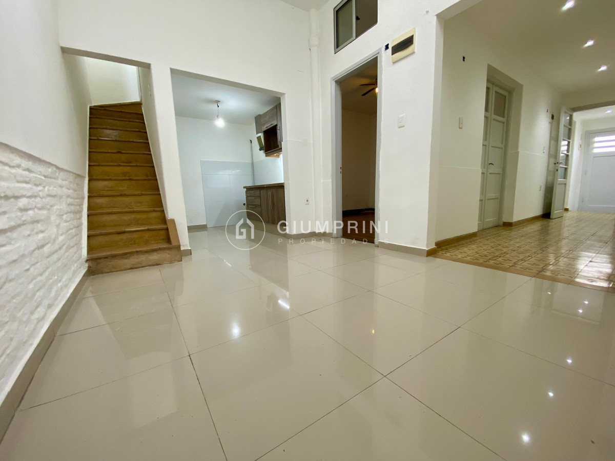 Casa ID.703 - Alquiler casa 2 dormitorios - Cochera - Altillo - Parque Batlle 