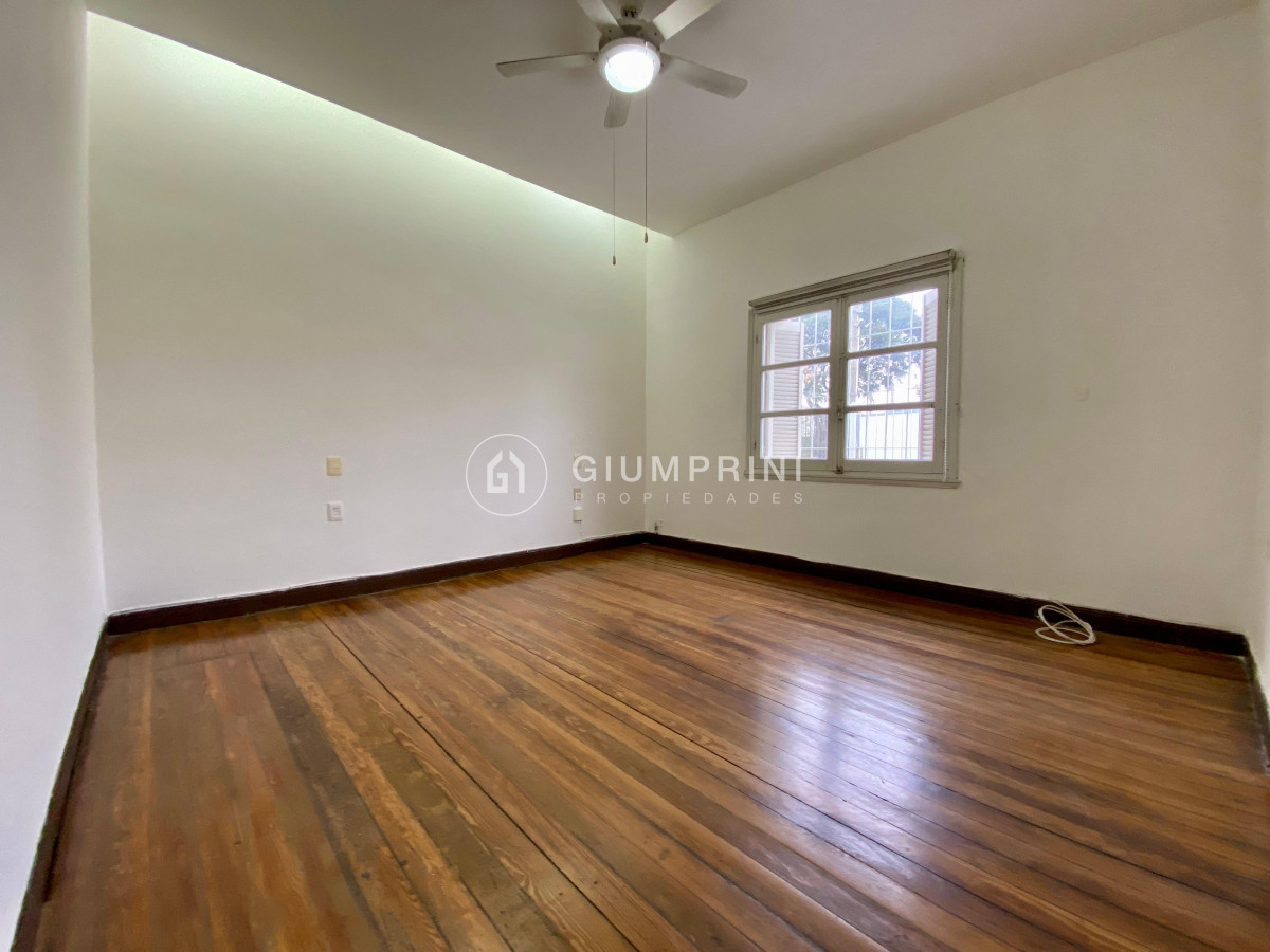 Casa ID.703 - Alquiler casa 2 dormitorios - Cochera - Altillo - Parque Batlle 