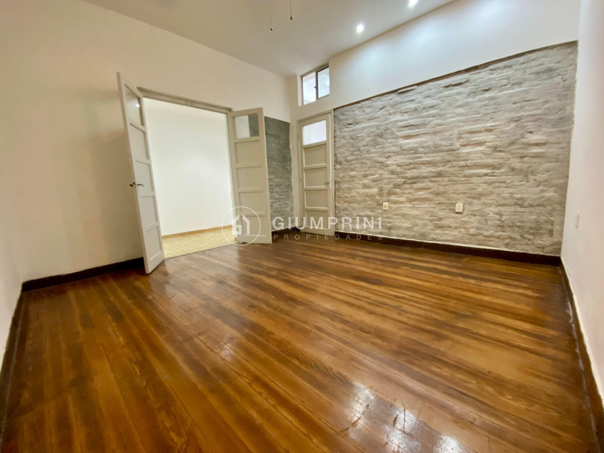 Casa ID.703 - Alquiler casa 2 dormitorios - Cochera - Altillo - Parque Batlle 