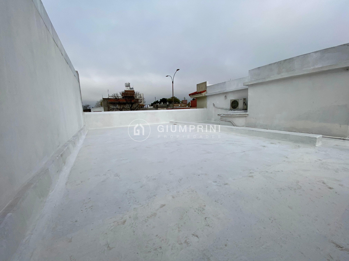 Casa ID.703 - Alquiler casa 2 dormitorios - Cochera - Altillo - Parque Batlle 