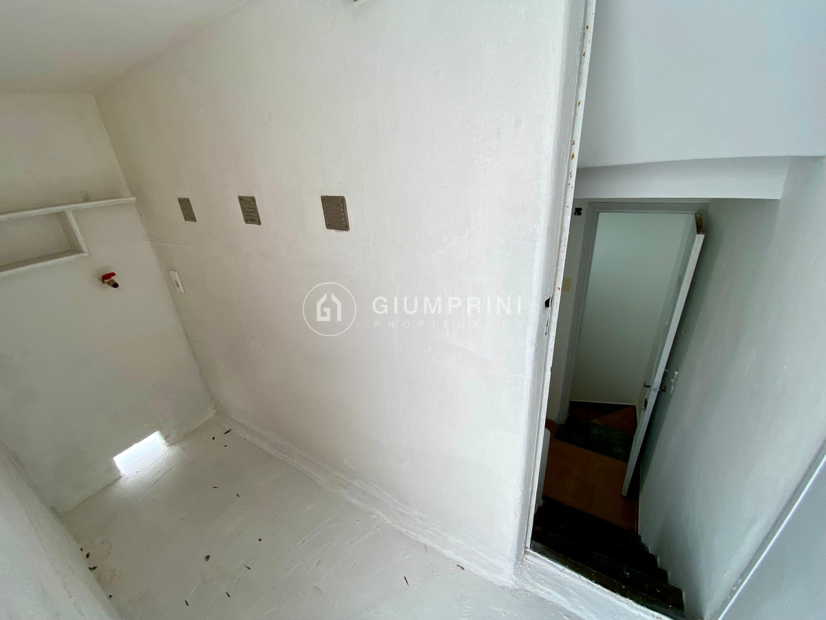 Casa ID.703 - Alquiler casa 2 dormitorios - Cochera - Altillo - Parque Batlle 