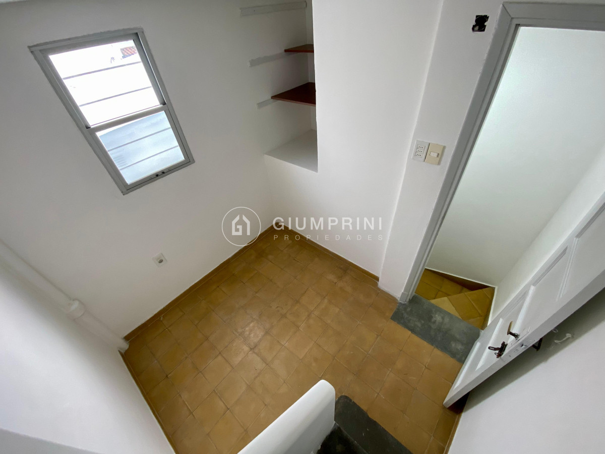 Casa ID.703 - Alquiler casa 2 dormitorios - Cochera - Altillo - Parque Batlle 