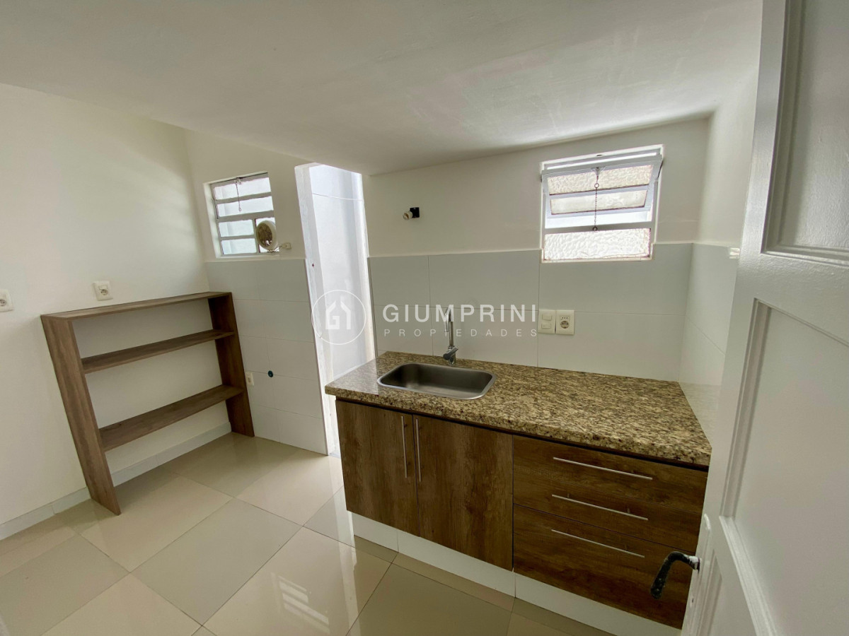 Casa ID.1083 - Alquiler casa 2 dormitorios - Cochera - Parque Batlle