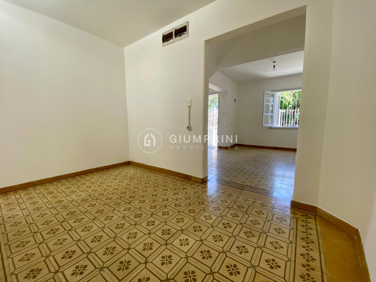 Casa ID.1083 - Alquiler casa 2 dormitorios - Cochera - Parque Batlle