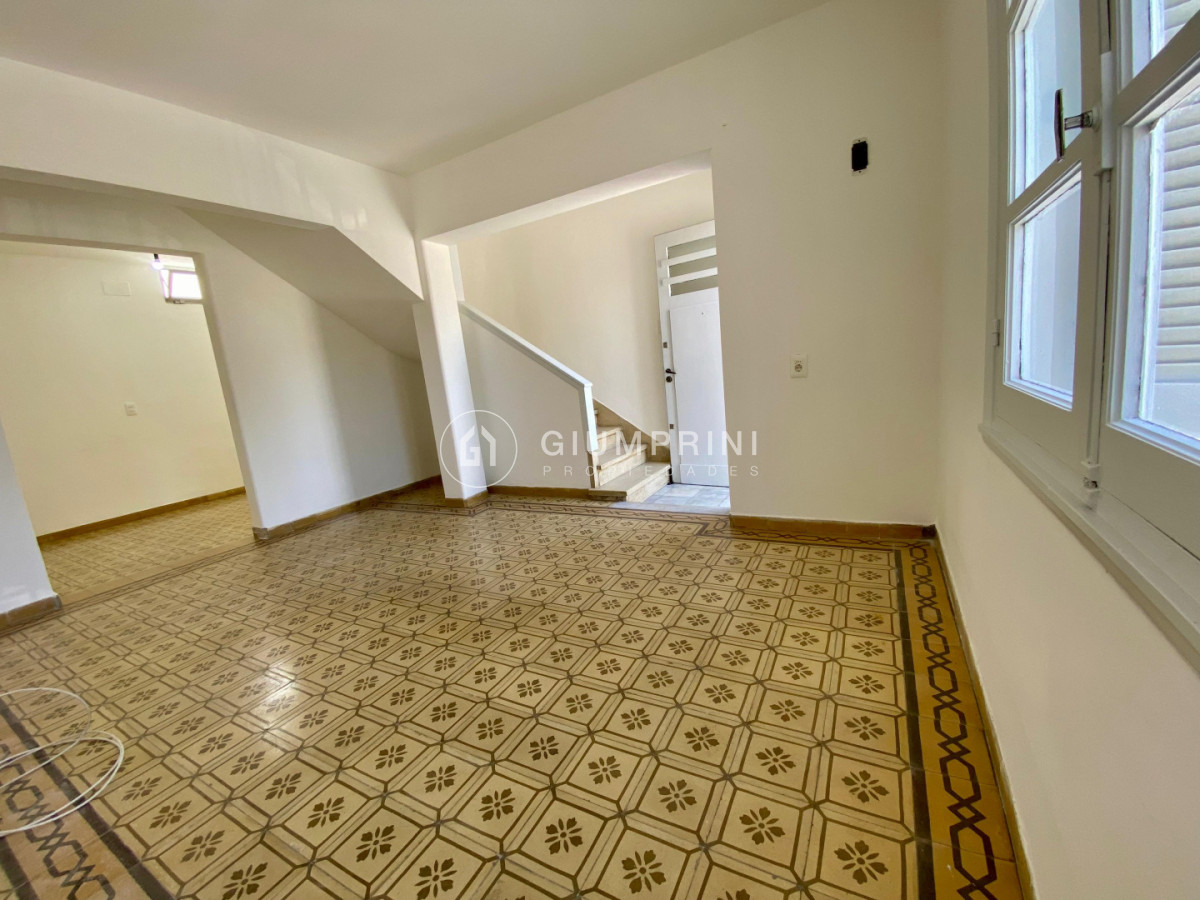 Casa ID.1083 - Alquiler casa 2 dormitorios - Cochera - Parque Batlle