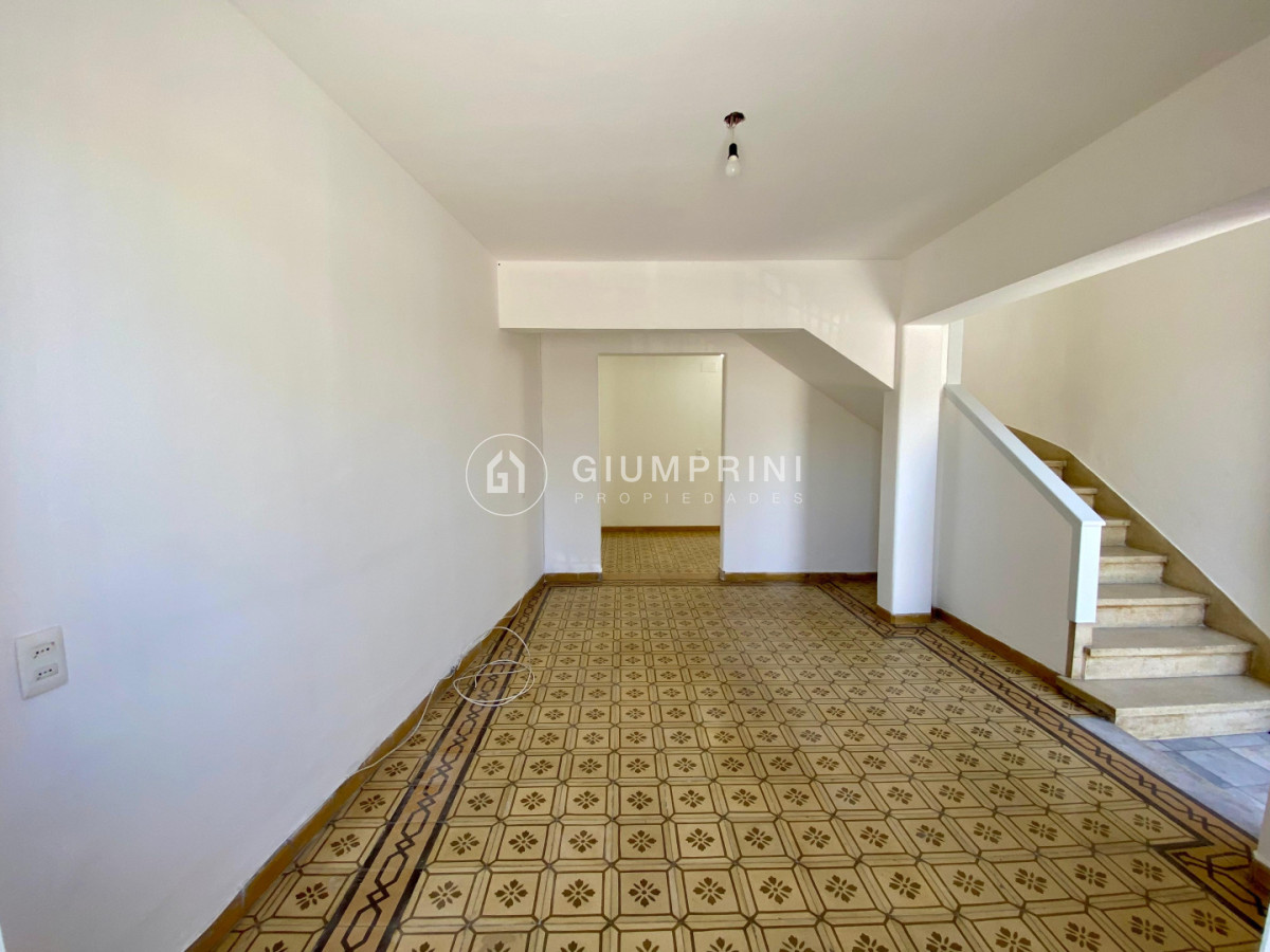 Casa ID.1083 - Alquiler casa 2 dormitorios - Cochera - Parque Batlle