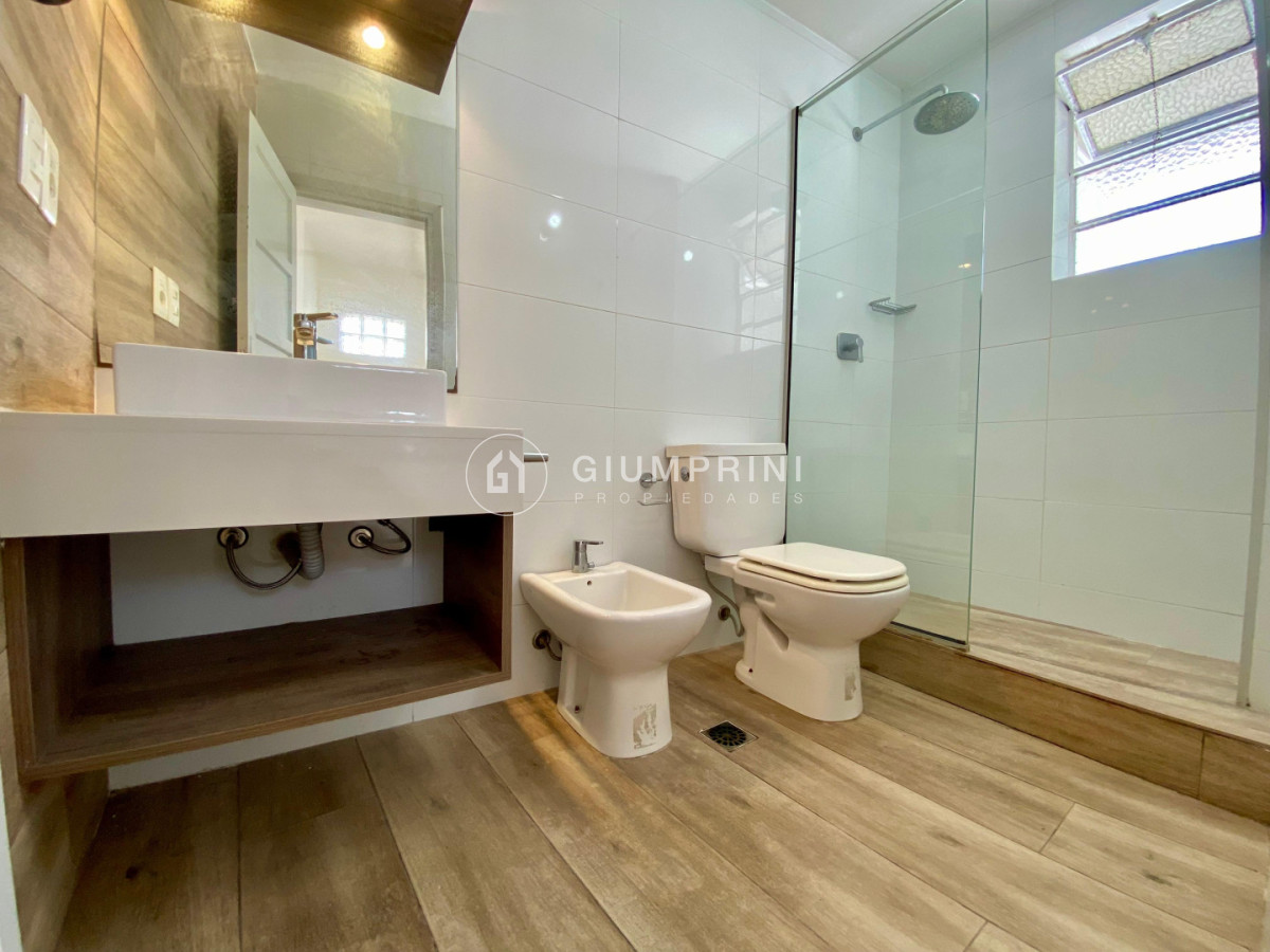 Casa ID.1083 - Alquiler casa 2 dormitorios - Cochera - Parque Batlle