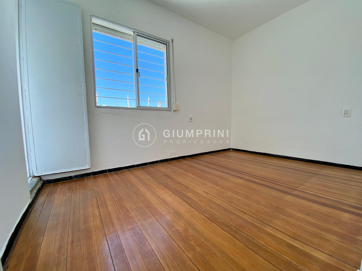 Casa ID.1083 - Alquiler casa 2 dormitorios - Cochera - Parque Batlle