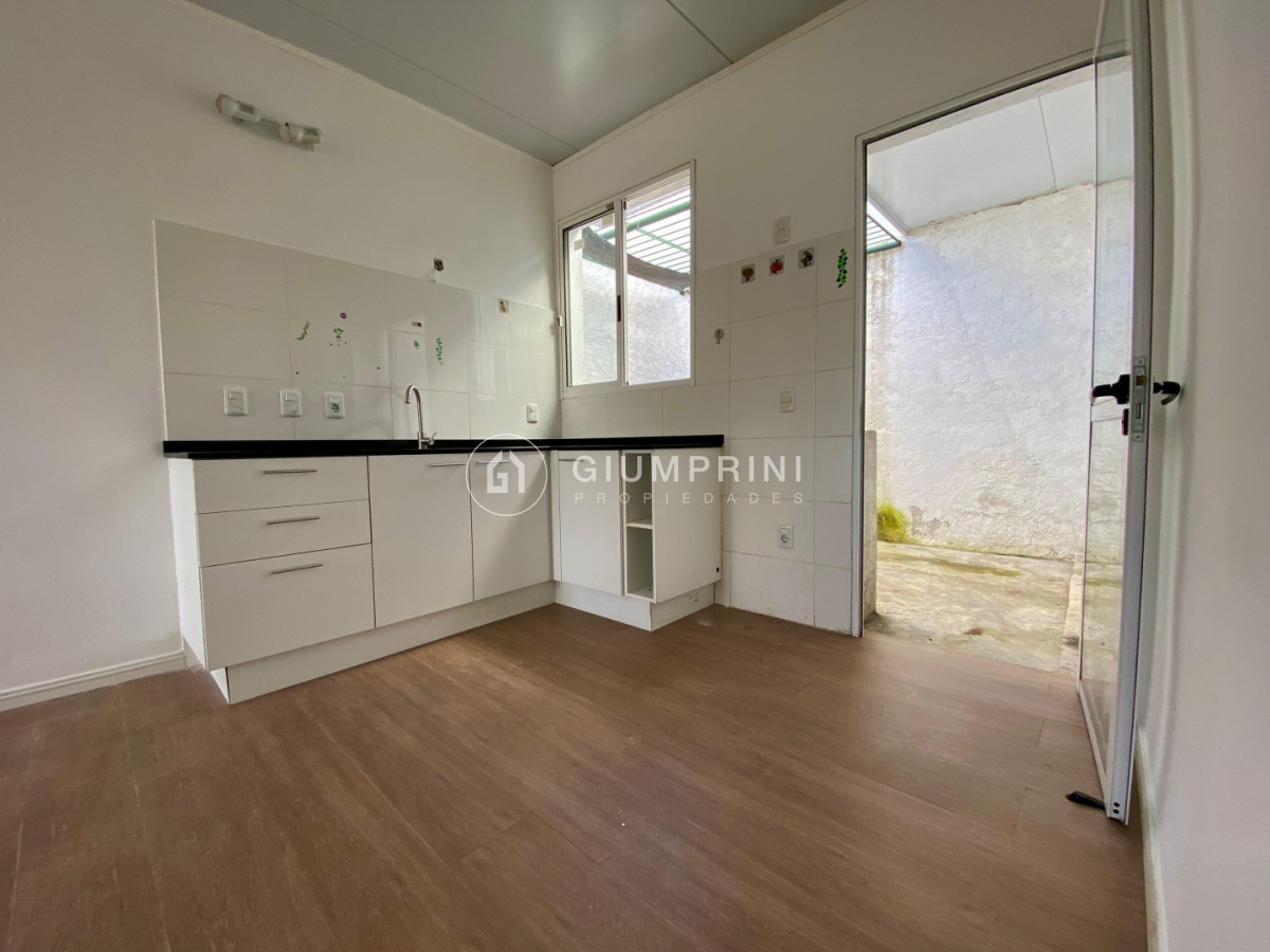 Casa ID.1091 - Alquiler apto tipo casa 2 dormitorios - Patio - Malvín Norte - La cruz